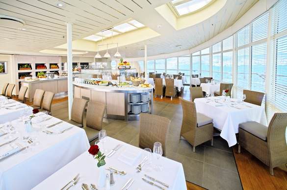 Windstar Wind Star & Wind Spirit Interior Veranda 4.jpg